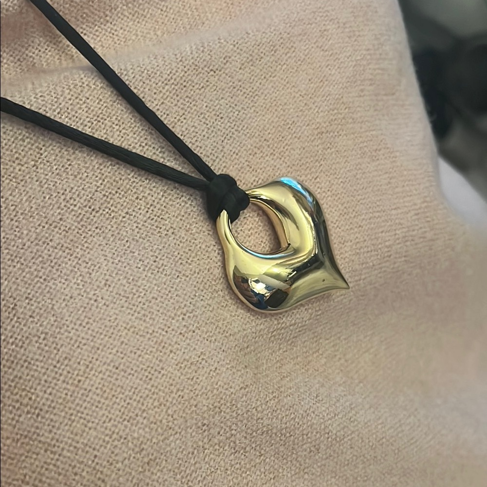 Puffy Heart Style Pendant Necklace - Picture 4 of 4